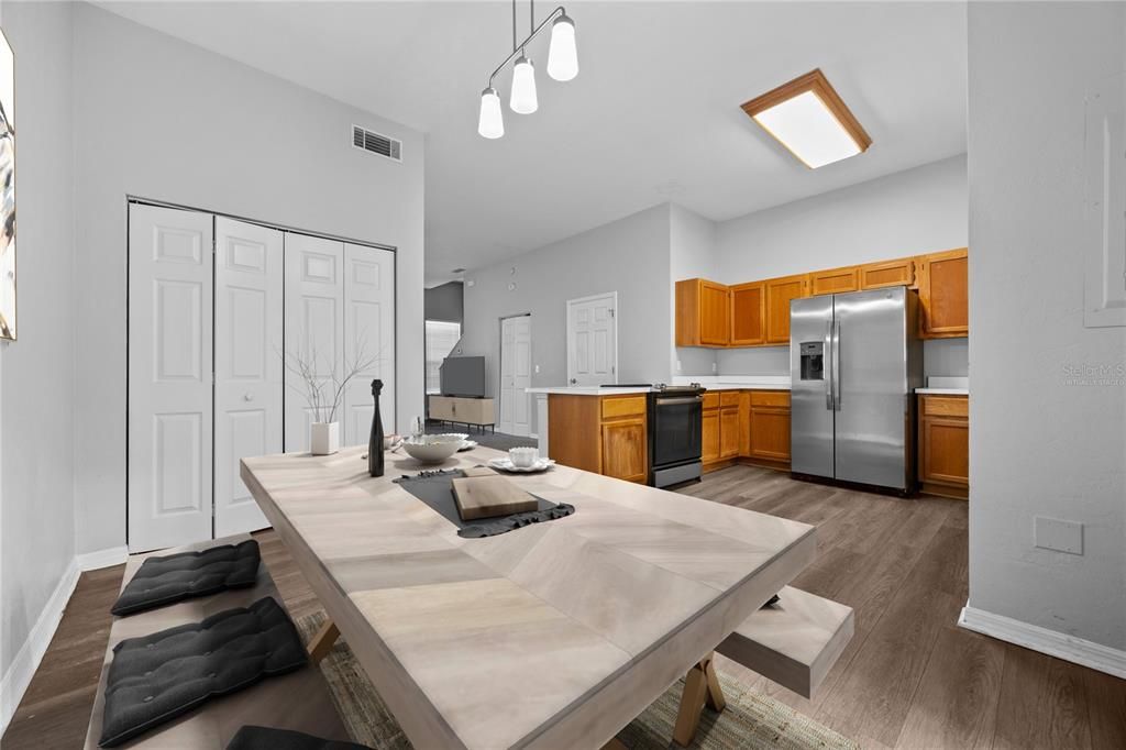 For Sale: $195,000 (2 beds, 2 baths, 1400 Square Feet)