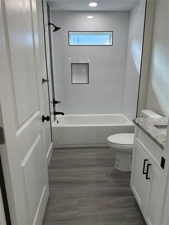 合同活跃: $279,900 (3 贝兹, 2 浴室, 1190 平方英尺)