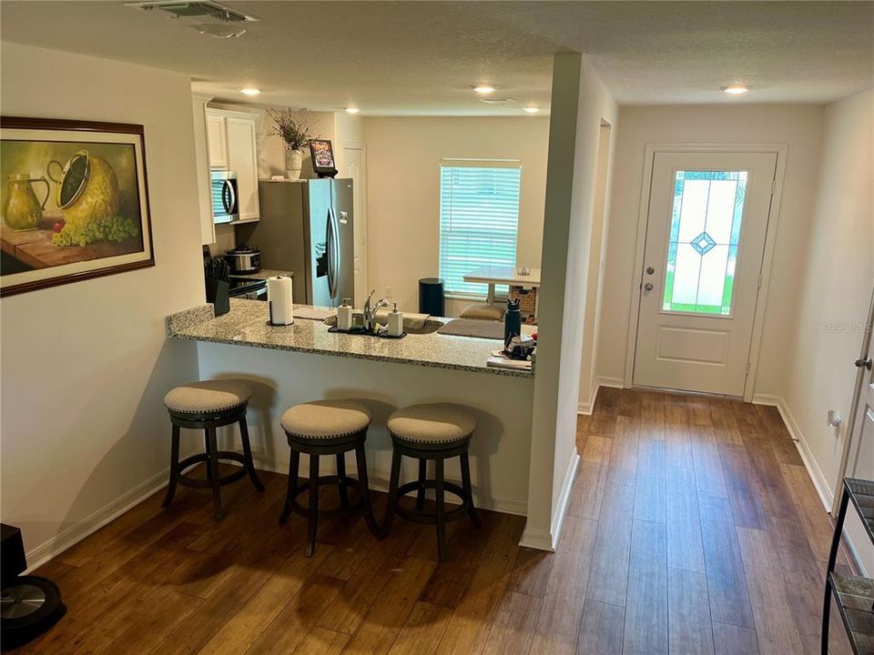 For Rent: $1,900 (3 beds, 2 baths, 1270 Square Feet)