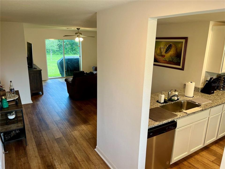 For Rent: $1,900 (3 beds, 2 baths, 1270 Square Feet)