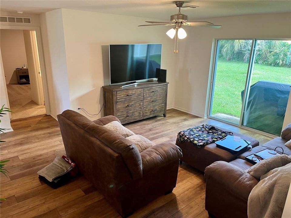 For Rent: $1,900 (3 beds, 2 baths, 1270 Square Feet)