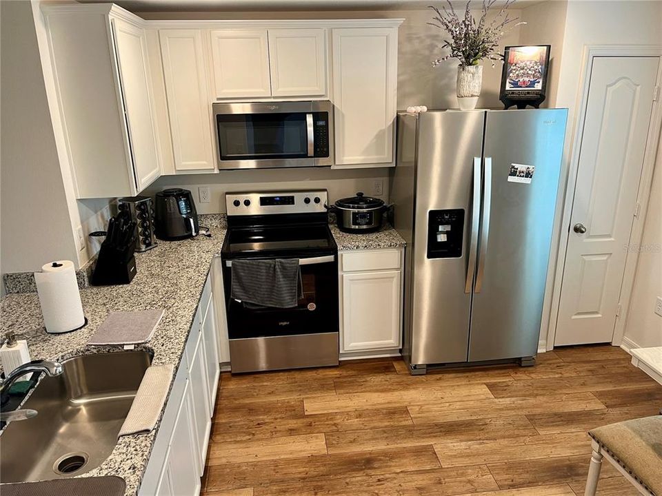 For Rent: $1,900 (3 beds, 2 baths, 1270 Square Feet)