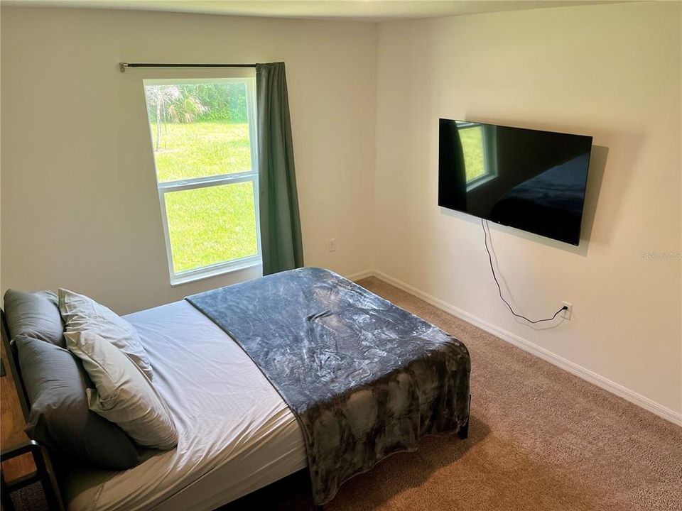 For Rent: $1,900 (3 beds, 2 baths, 1270 Square Feet)