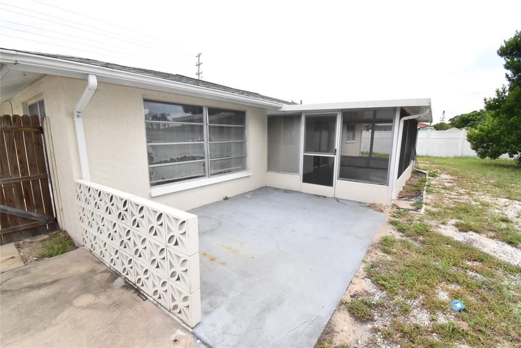 Active With Contract: $1,650 (3 beds, 2 baths, 1308 Square Feet)