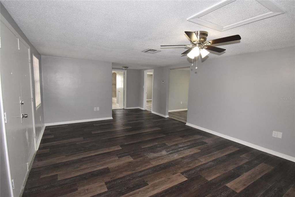 Active With Contract: $1,650 (3 beds, 2 baths, 1308 Square Feet)