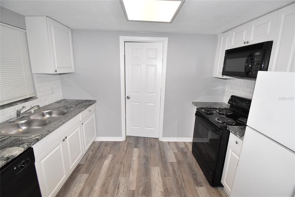 Active With Contract: $1,650 (3 beds, 2 baths, 1308 Square Feet)