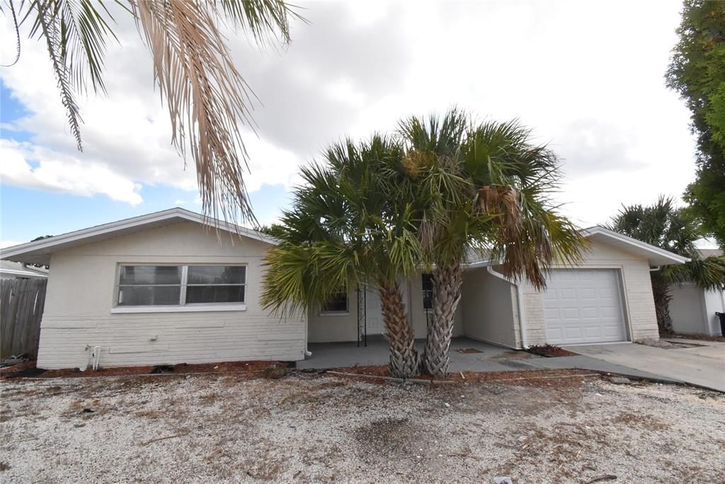 Active With Contract: $1,650 (3 beds, 2 baths, 1308 Square Feet)