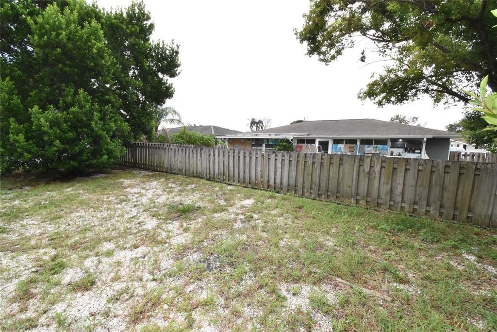 Active With Contract: $1,650 (3 beds, 2 baths, 1308 Square Feet)