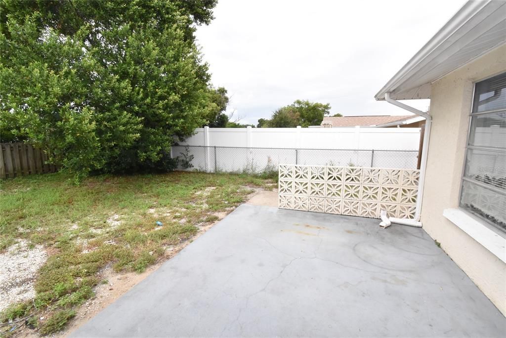 Active With Contract: $1,650 (3 beds, 2 baths, 1308 Square Feet)