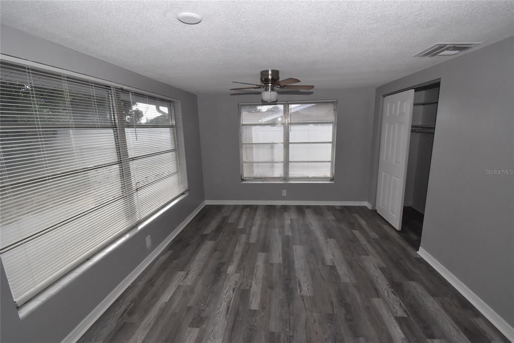 Active With Contract: $1,650 (3 beds, 2 baths, 1308 Square Feet)