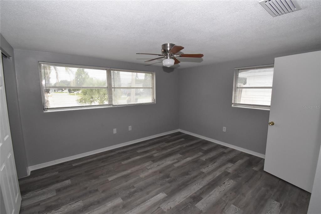 Active With Contract: $1,650 (3 beds, 2 baths, 1308 Square Feet)