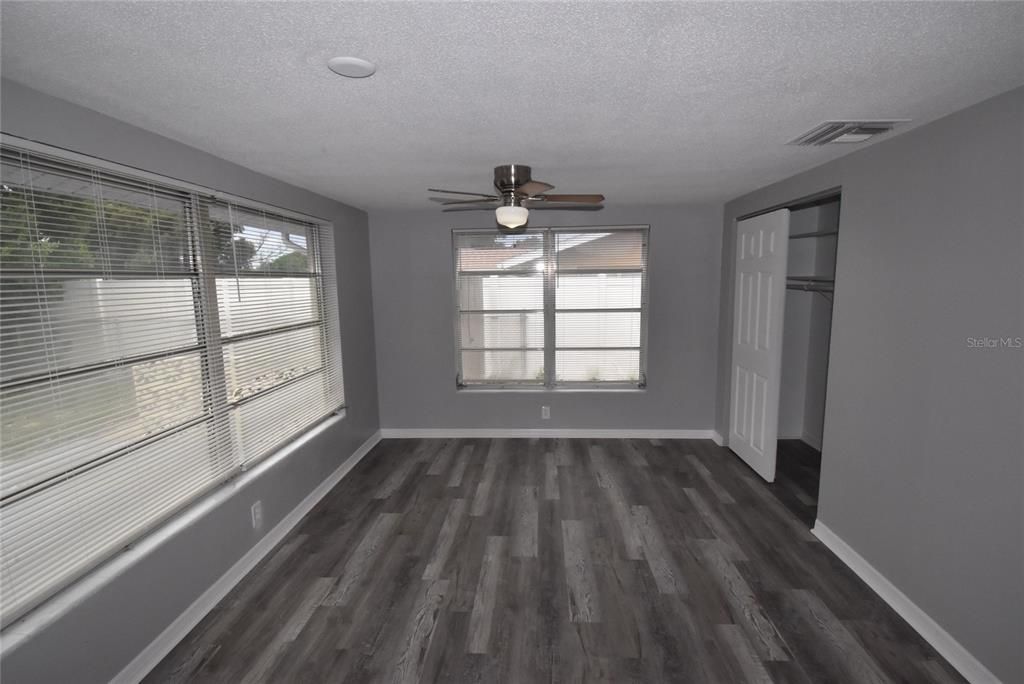 Active With Contract: $1,650 (3 beds, 2 baths, 1308 Square Feet)