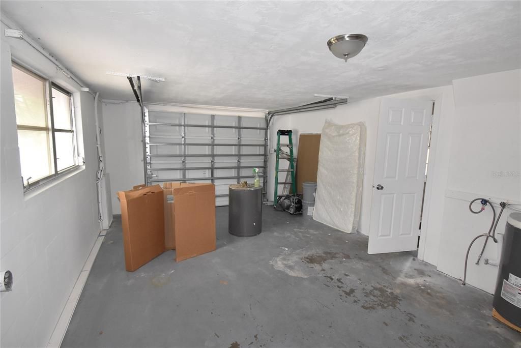 Active With Contract: $1,650 (3 beds, 2 baths, 1308 Square Feet)