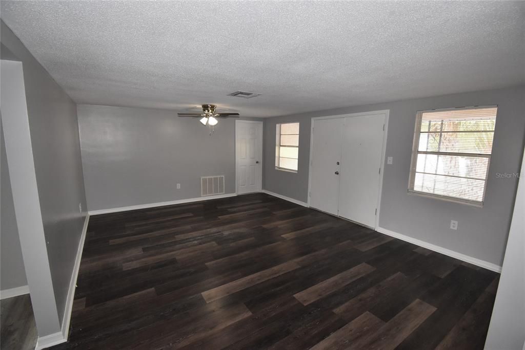 Active With Contract: $1,650 (3 beds, 2 baths, 1308 Square Feet)