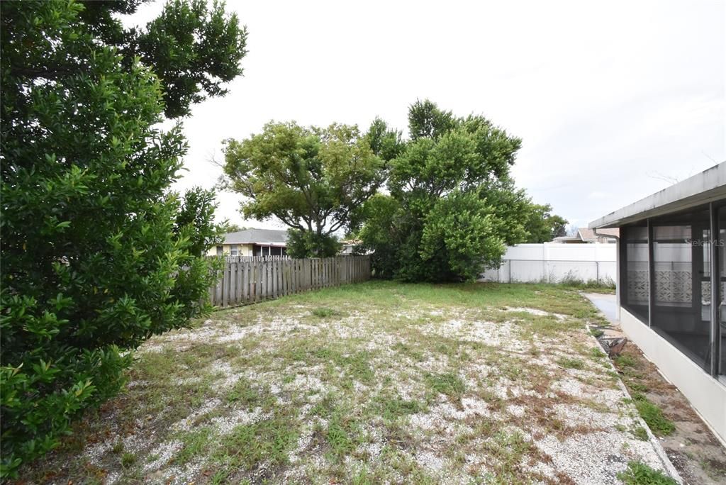 Active With Contract: $1,650 (3 beds, 2 baths, 1308 Square Feet)