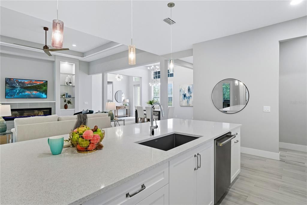 合同活跃: $1,290,000 (3 贝兹, 3 浴室, 2667 平方英尺)