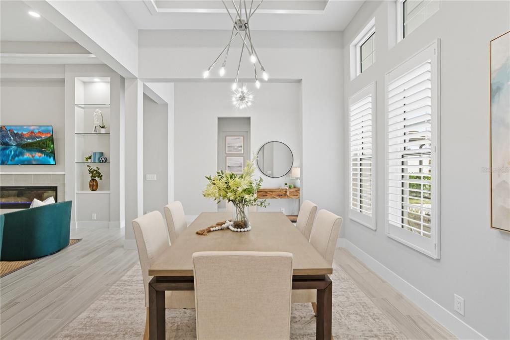 合同活跃: $1,290,000 (3 贝兹, 3 浴室, 2667 平方英尺)