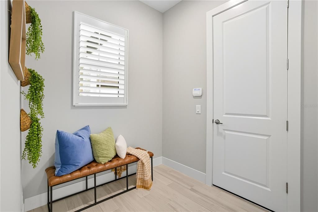 合同活跃: $1,290,000 (3 贝兹, 3 浴室, 2667 平方英尺)