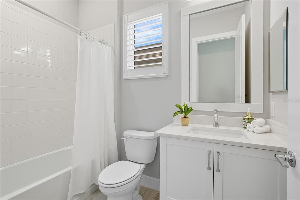 合同活跃: $1,290,000 (3 贝兹, 3 浴室, 2667 平方英尺)