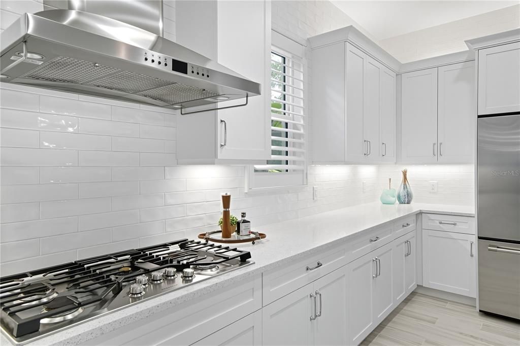 合同活跃: $1,290,000 (3 贝兹, 3 浴室, 2667 平方英尺)