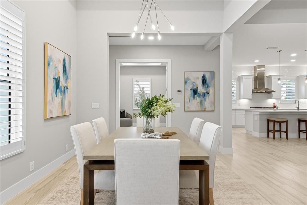 合同活跃: $1,290,000 (3 贝兹, 3 浴室, 2667 平方英尺)