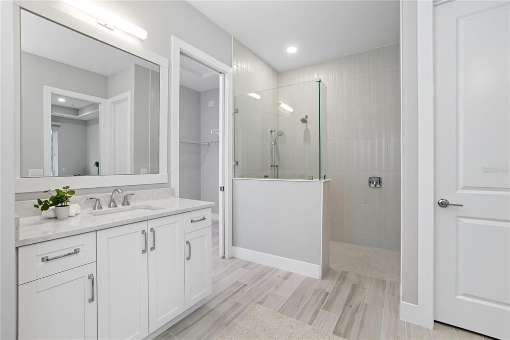 合同活跃: $1,290,000 (3 贝兹, 3 浴室, 2667 平方英尺)