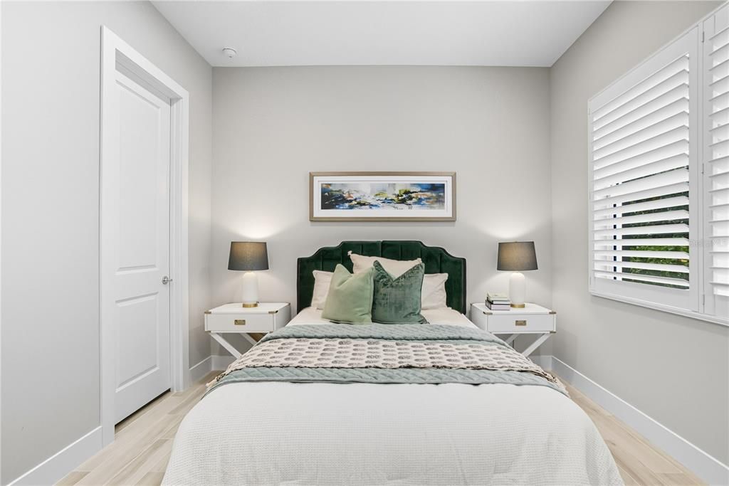 合同活跃: $1,290,000 (3 贝兹, 3 浴室, 2667 平方英尺)