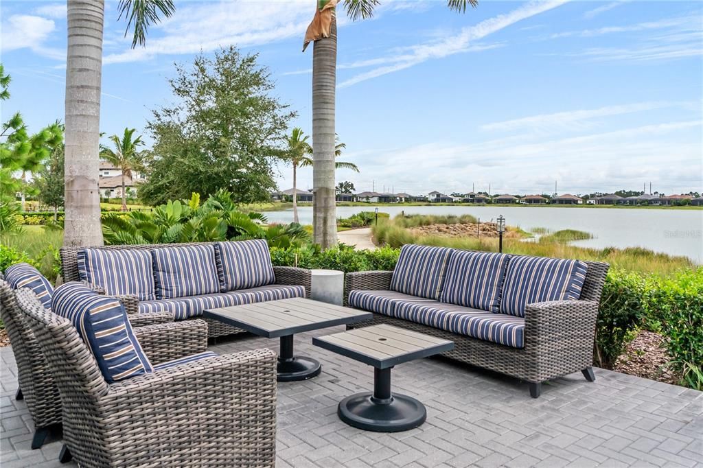 合同活跃: $1,290,000 (3 贝兹, 3 浴室, 2667 平方英尺)