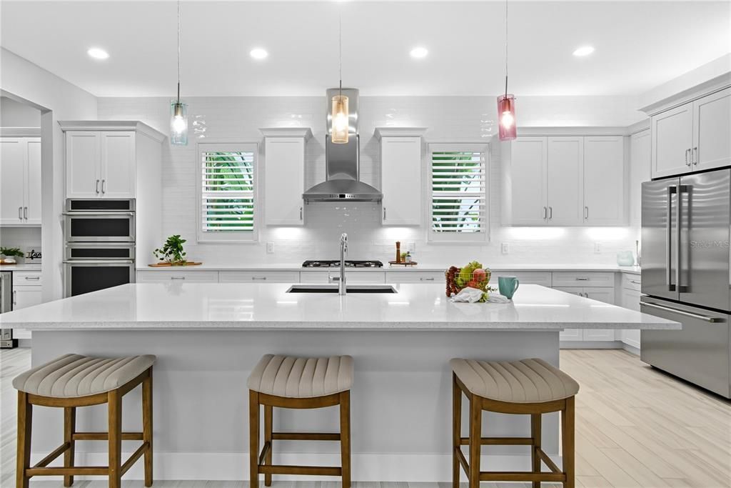 合同活跃: $1,290,000 (3 贝兹, 3 浴室, 2667 平方英尺)