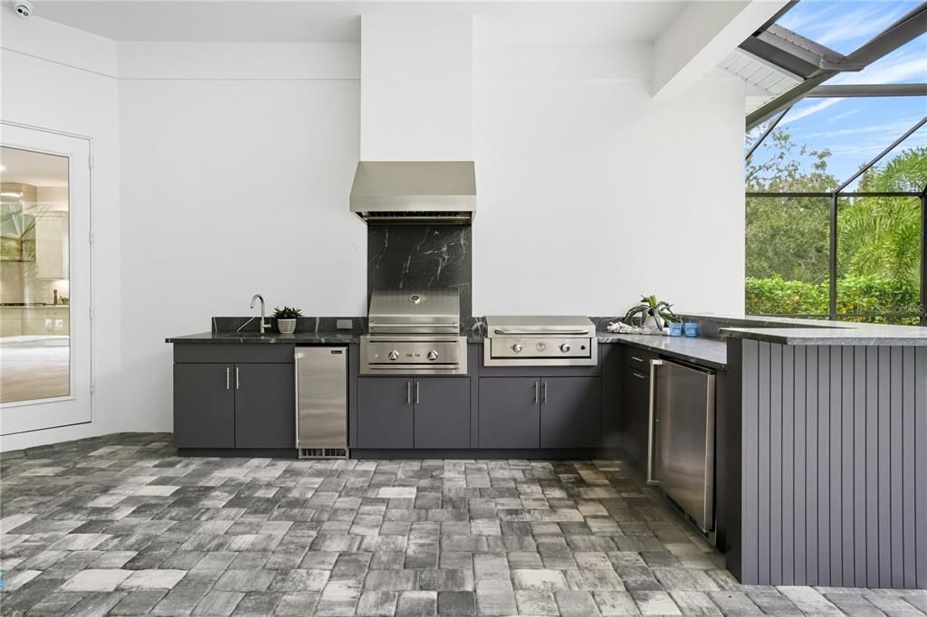 合同活跃: $1,290,000 (3 贝兹, 3 浴室, 2667 平方英尺)