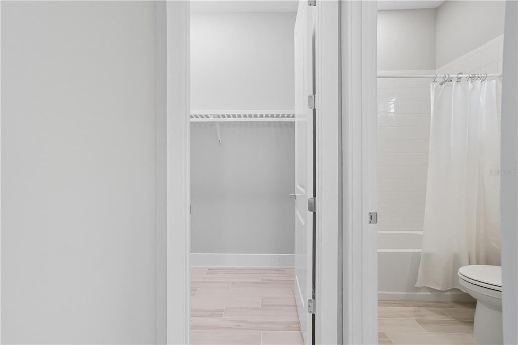 合同活跃: $1,290,000 (3 贝兹, 3 浴室, 2667 平方英尺)