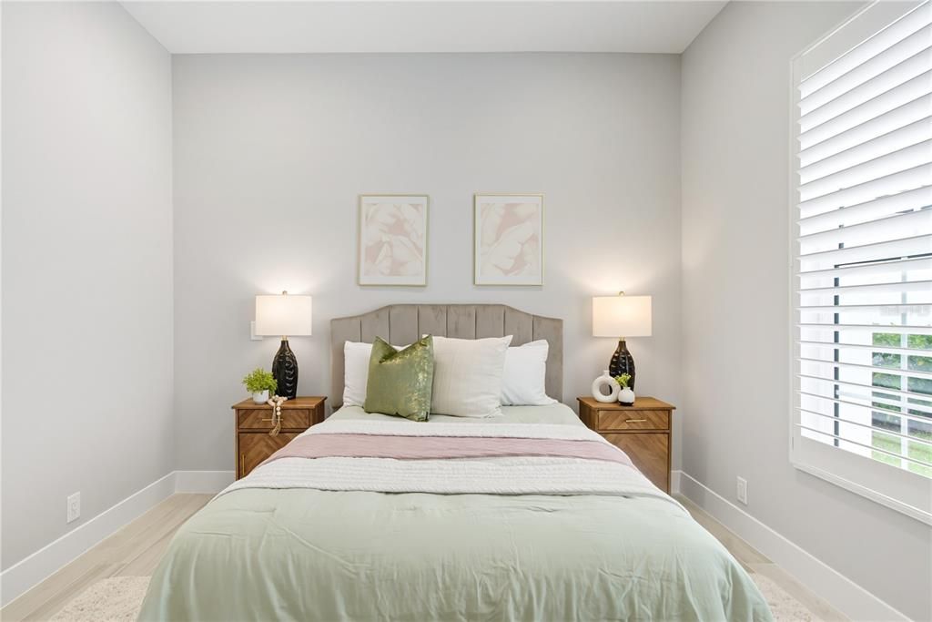 合同活跃: $1,290,000 (3 贝兹, 3 浴室, 2667 平方英尺)