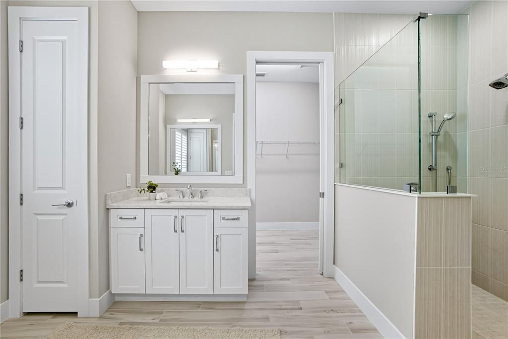 合同活跃: $1,290,000 (3 贝兹, 3 浴室, 2667 平方英尺)