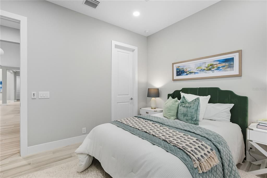 合同活跃: $1,290,000 (3 贝兹, 3 浴室, 2667 平方英尺)