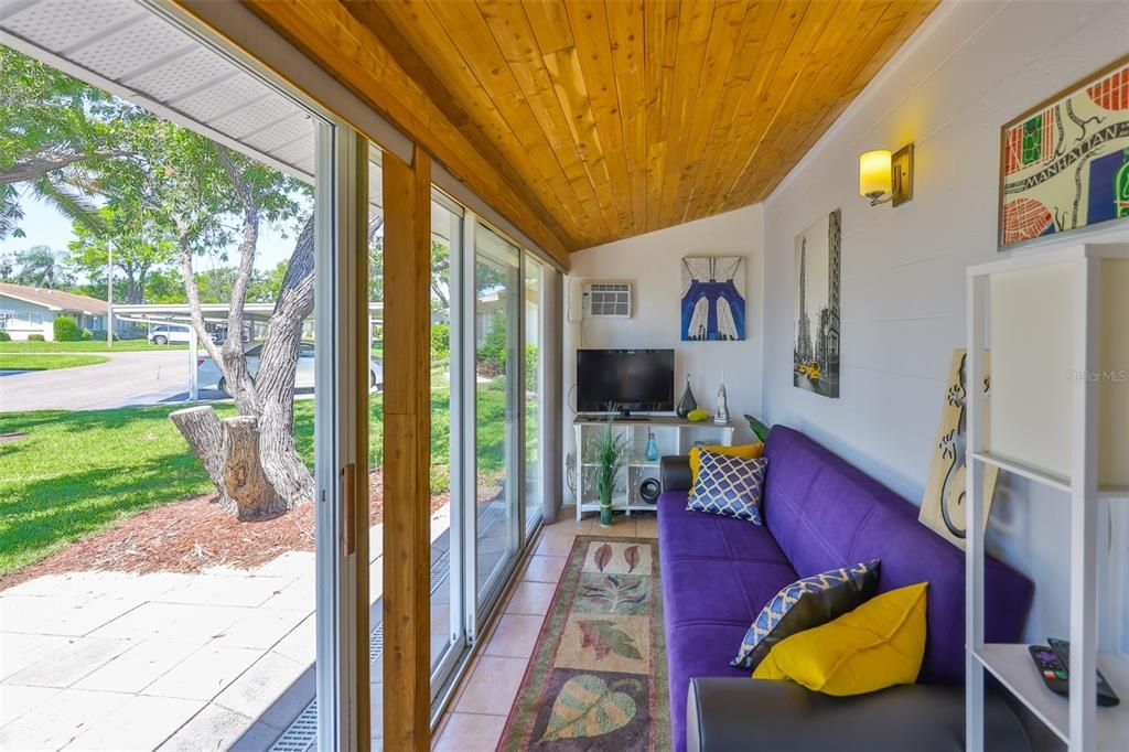 Active With Contract: $125,000 (1 beds, 1 baths, 820 Square Feet)