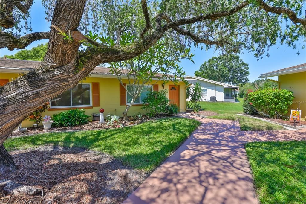 Active With Contract: $125,000 (1 beds, 1 baths, 820 Square Feet)