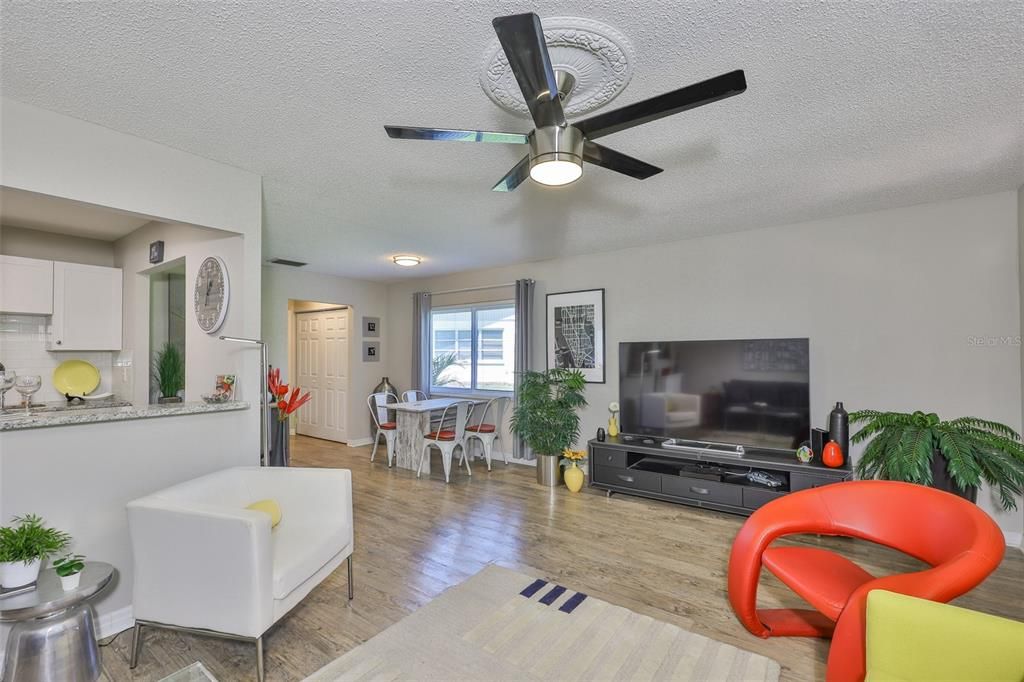 Active With Contract: $125,000 (1 beds, 1 baths, 820 Square Feet)