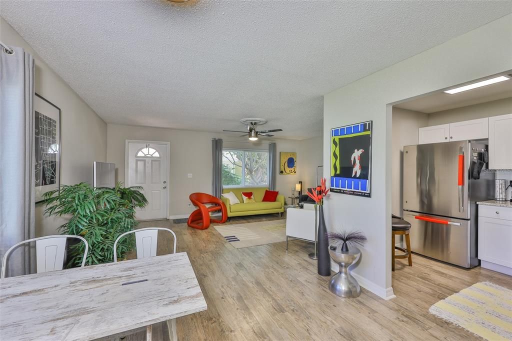 Active With Contract: $125,000 (1 beds, 1 baths, 820 Square Feet)