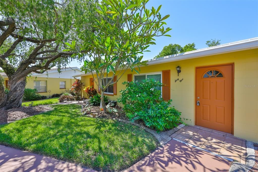 Active With Contract: $125,000 (1 beds, 1 baths, 820 Square Feet)