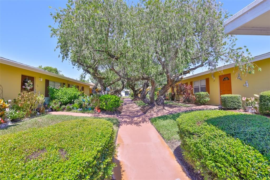 Active With Contract: $125,000 (1 beds, 1 baths, 820 Square Feet)