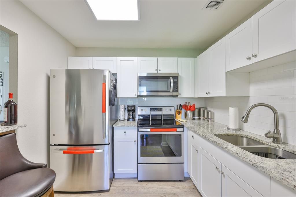 Active With Contract: $125,000 (1 beds, 1 baths, 820 Square Feet)