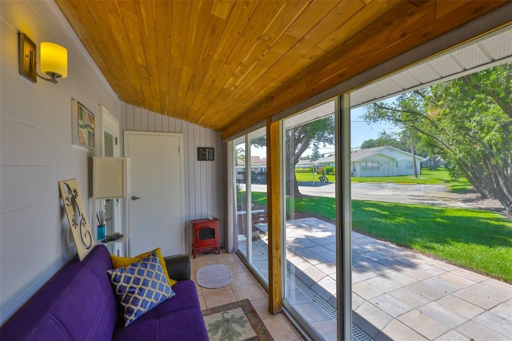 Active With Contract: $125,000 (1 beds, 1 baths, 820 Square Feet)