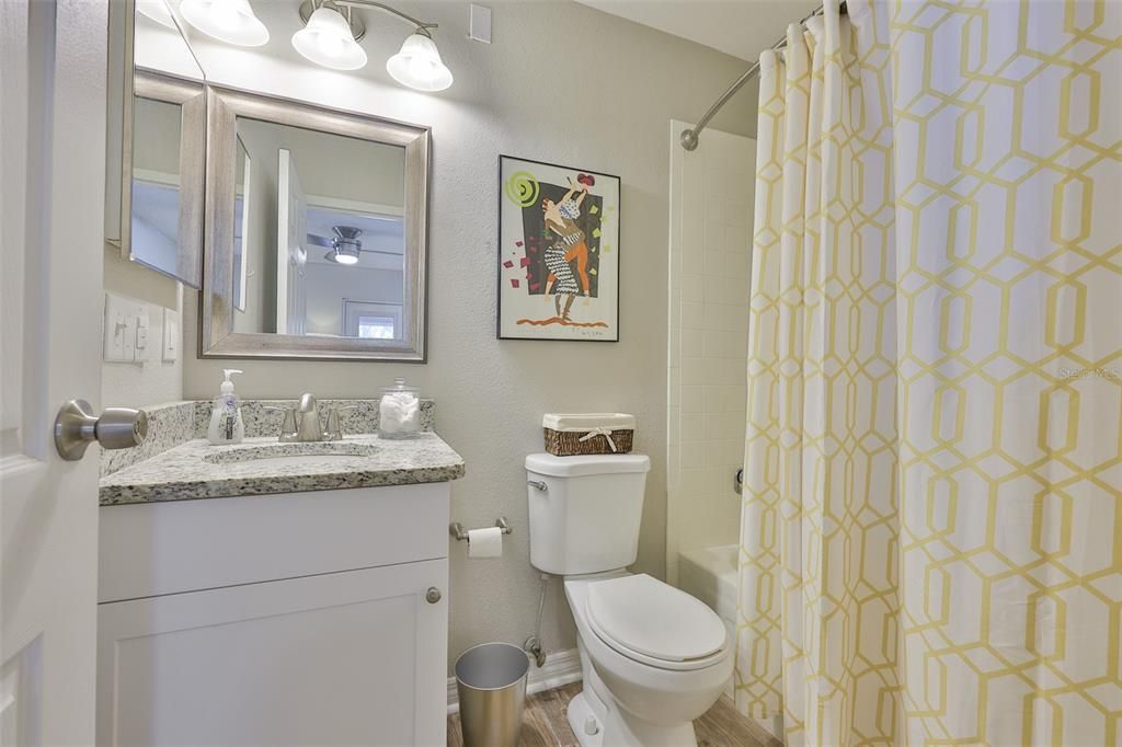 Active With Contract: $125,000 (1 beds, 1 baths, 820 Square Feet)