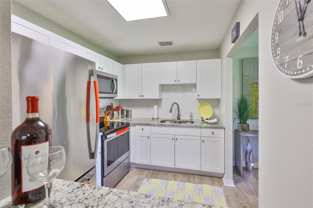 Active With Contract: $125,000 (1 beds, 1 baths, 820 Square Feet)