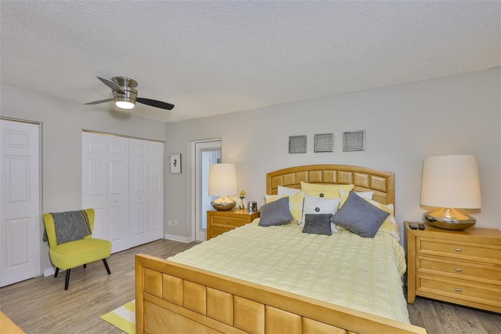 Active With Contract: $125,000 (1 beds, 1 baths, 820 Square Feet)