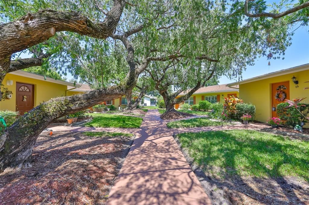 Active With Contract: $125,000 (1 beds, 1 baths, 820 Square Feet)