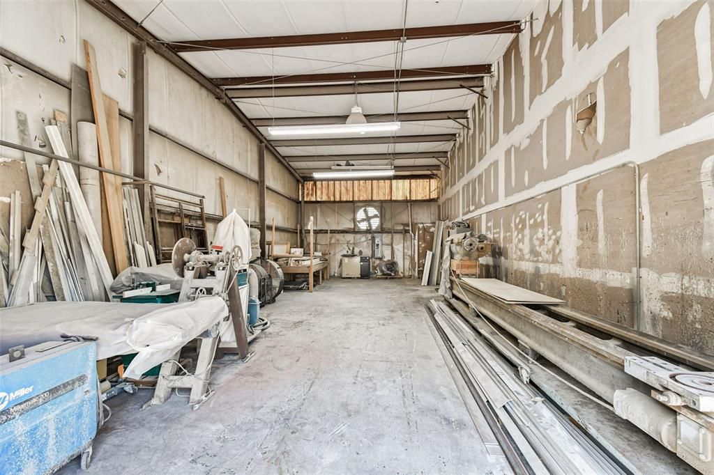 合同活跃: $2,500,000 (0 贝兹, 0 浴室, 12010 平方英尺)