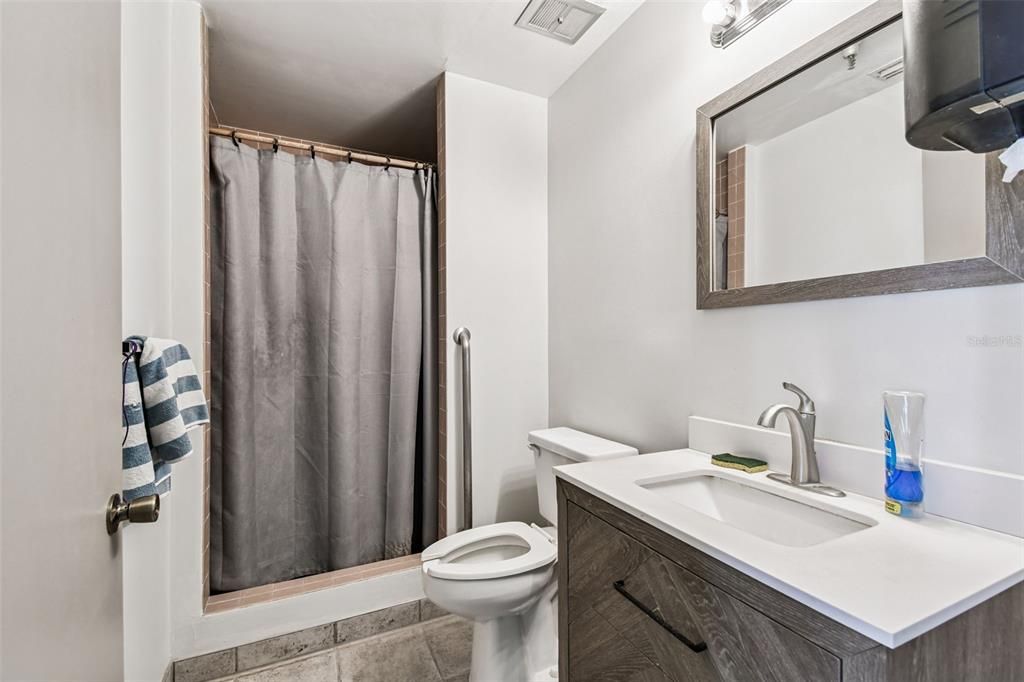 合同活跃: $2,500,000 (0 贝兹, 0 浴室, 12010 平方英尺)