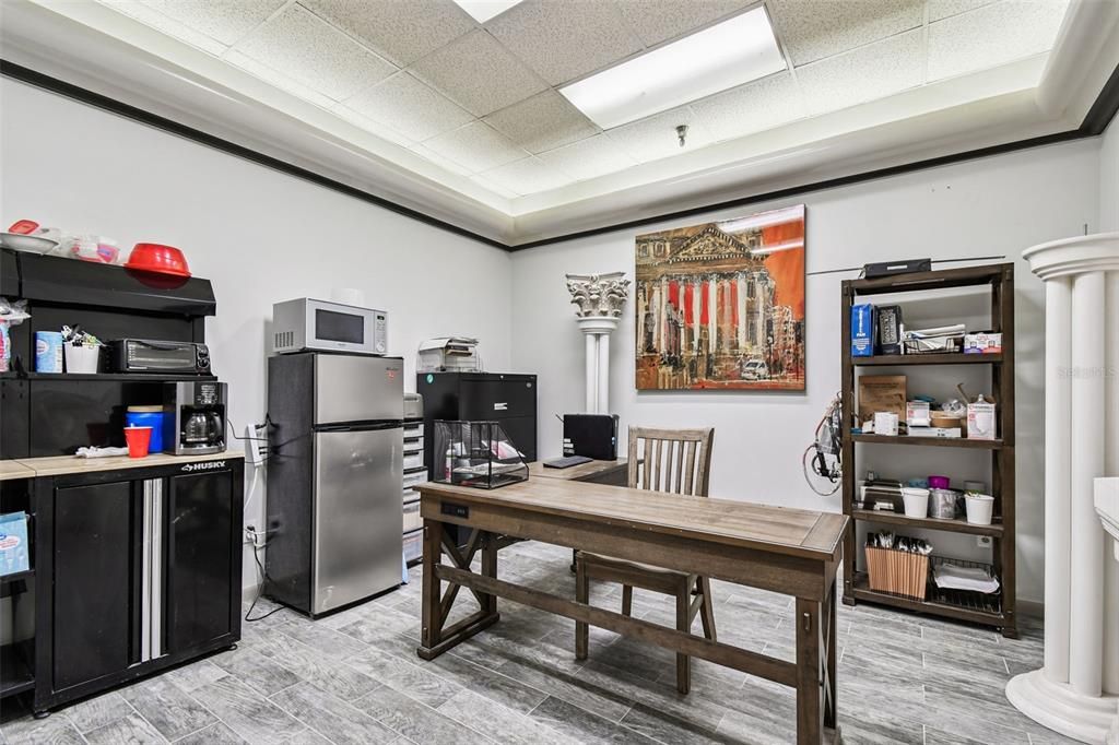 合同活跃: $2,500,000 (0 贝兹, 0 浴室, 12010 平方英尺)