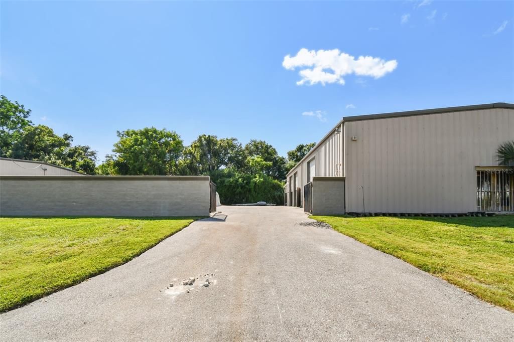 合同活跃: $2,500,000 (0 贝兹, 0 浴室, 12010 平方英尺)